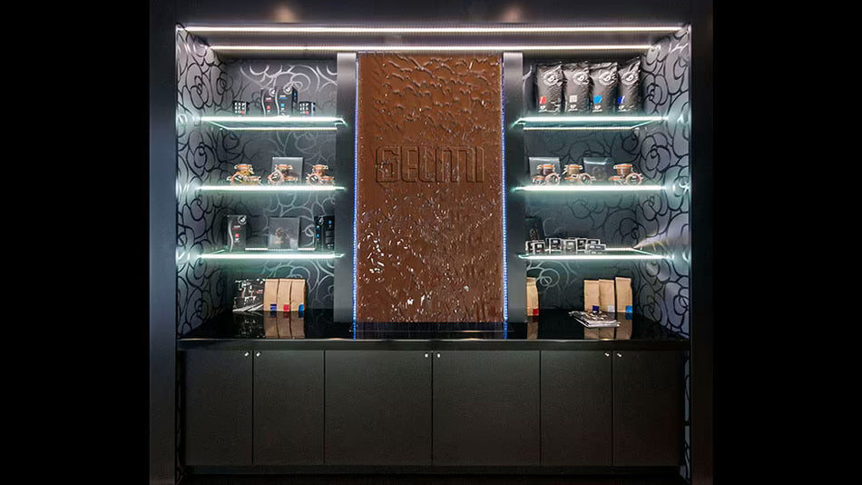 SELMI CHOCOLATE WALL Display Feature